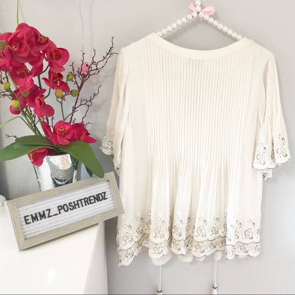 Rococo Sand Embellished Cream Tunic Size Medium - Picture 5 of 5